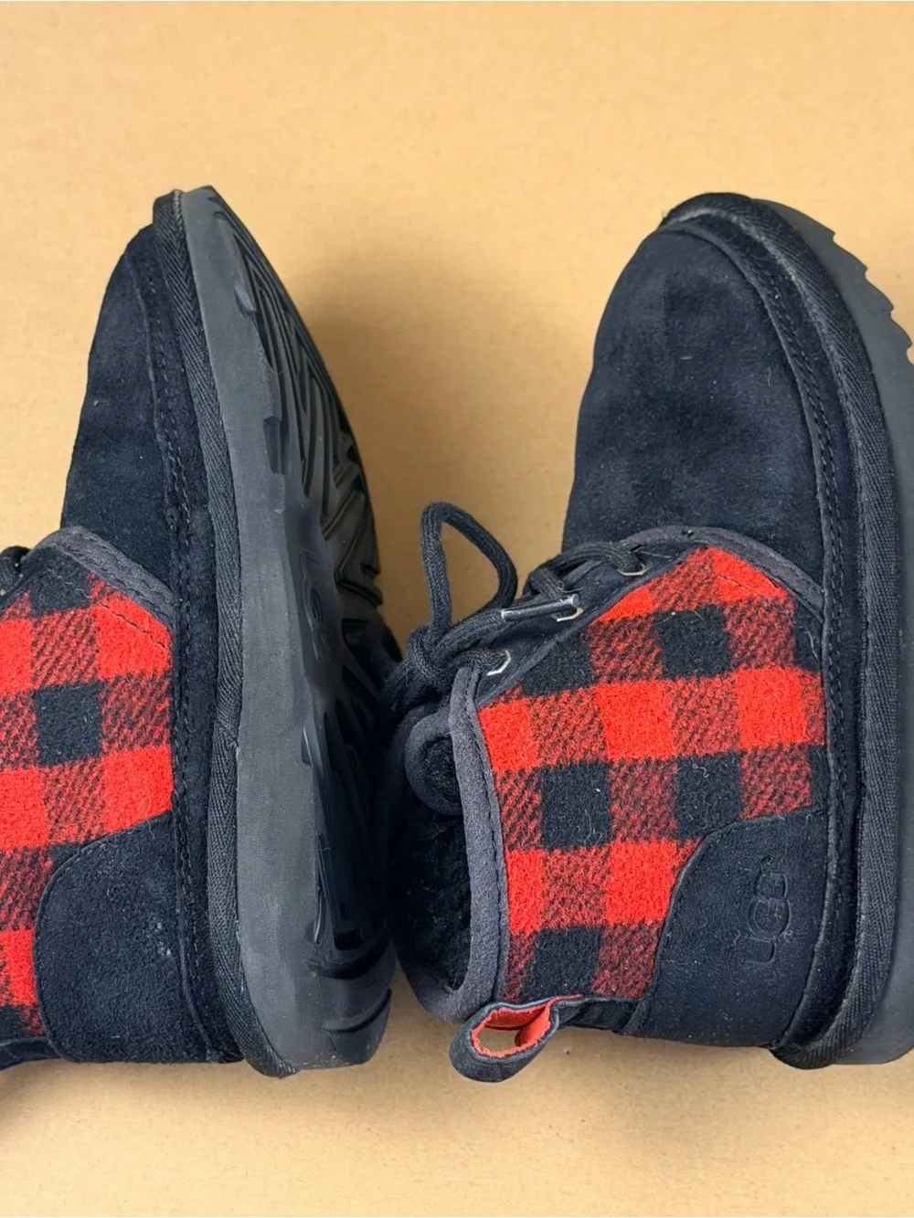 UGG Neumel II kids youth size  1 shoes black red plaid shearling snow boots